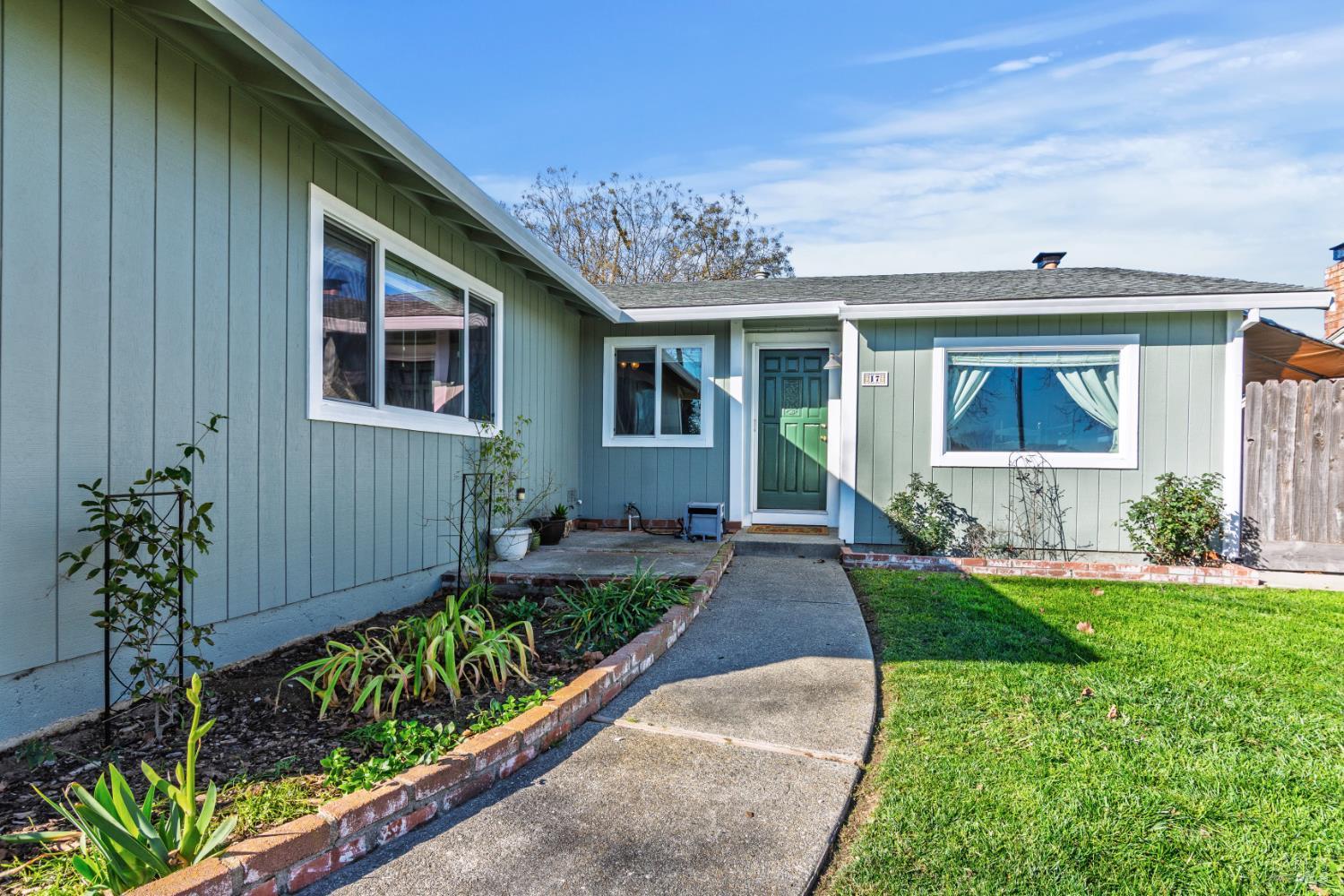 Detail Gallery Image 6 of 43 For 17 Amador Cir, Rio Vista,  CA 94571 - 3 Beds | 2 Baths