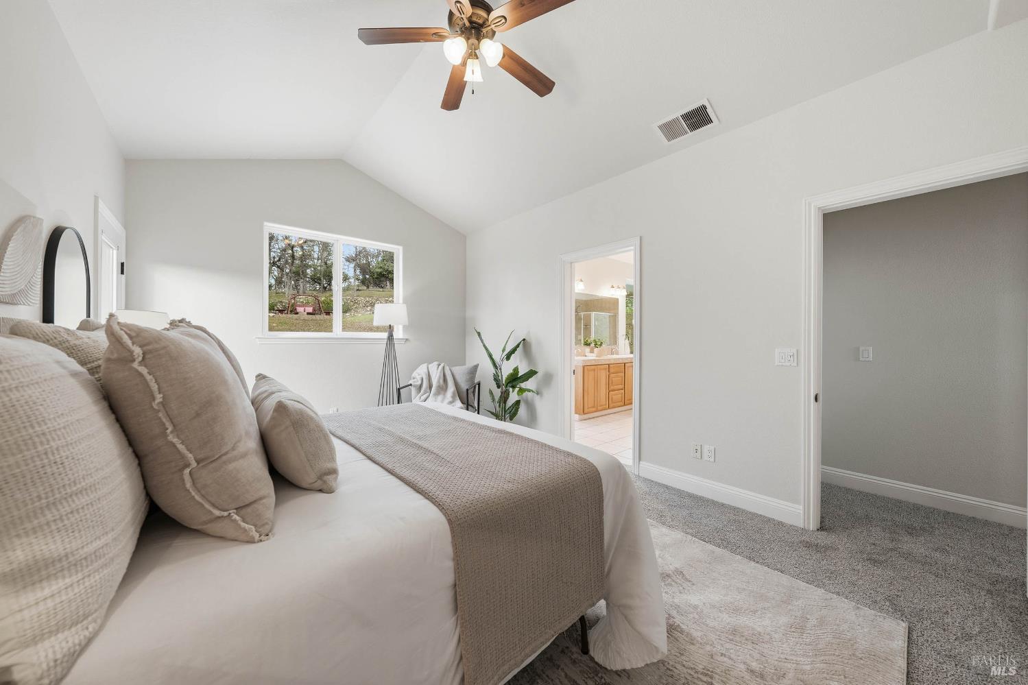 Detail Gallery Image 36 of 75 For 19429 Moon Ridge Rd, Hidden Valley Lake,  CA 95467 - 4 Beds | 2/1 Baths