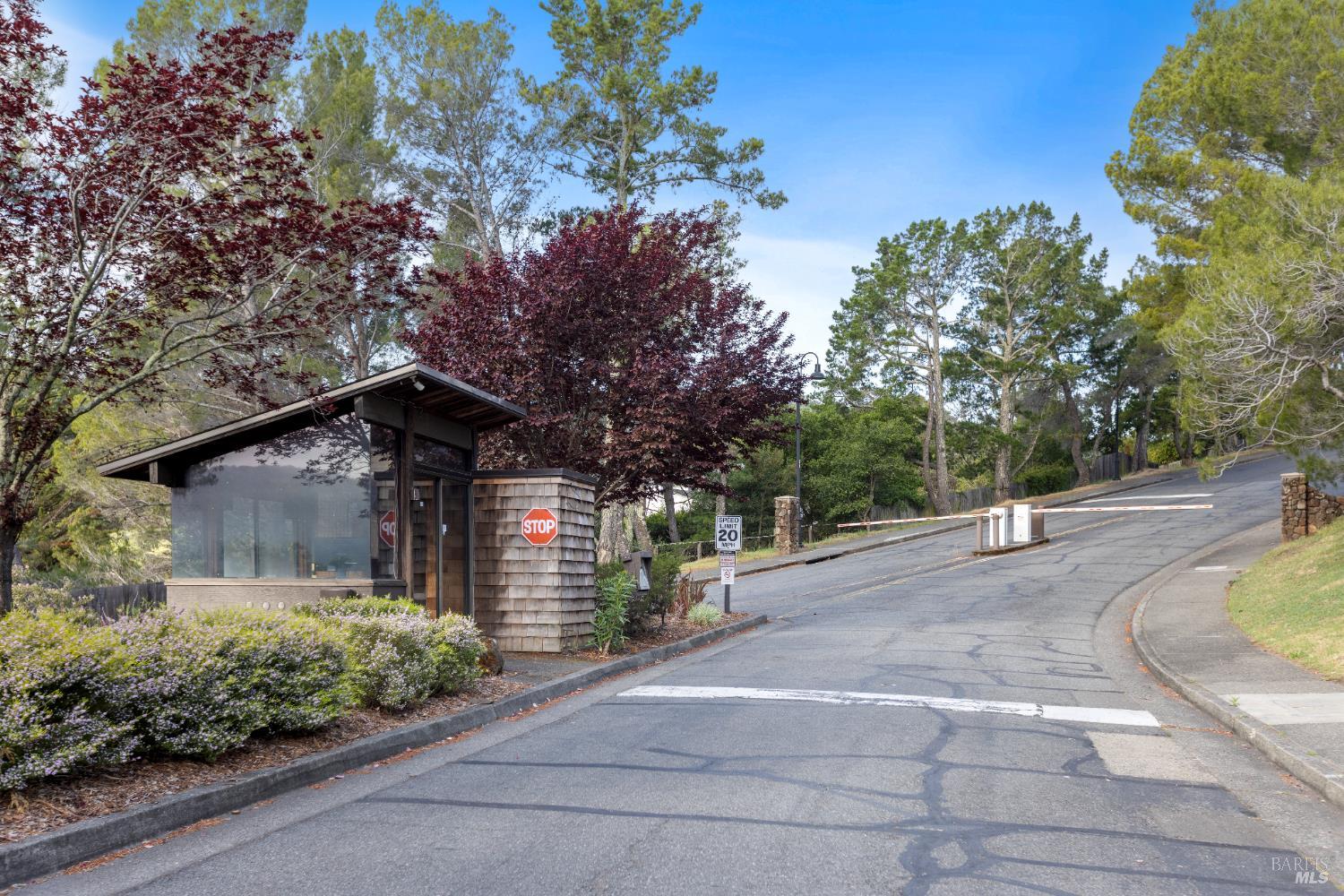 Detail Gallery Image 34 of 48 For 428 El Faisan Dr, San Rafael,  CA 94903 - 2 Beds | 2 Baths