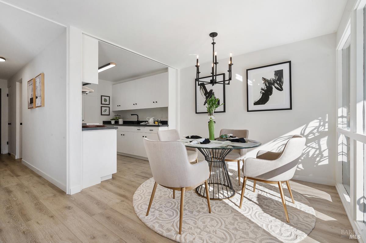 Detail Gallery Image 13 of 48 For 46 Surrey Ln, San Rafael,  CA 94903 - 2 Beds | 2 Baths