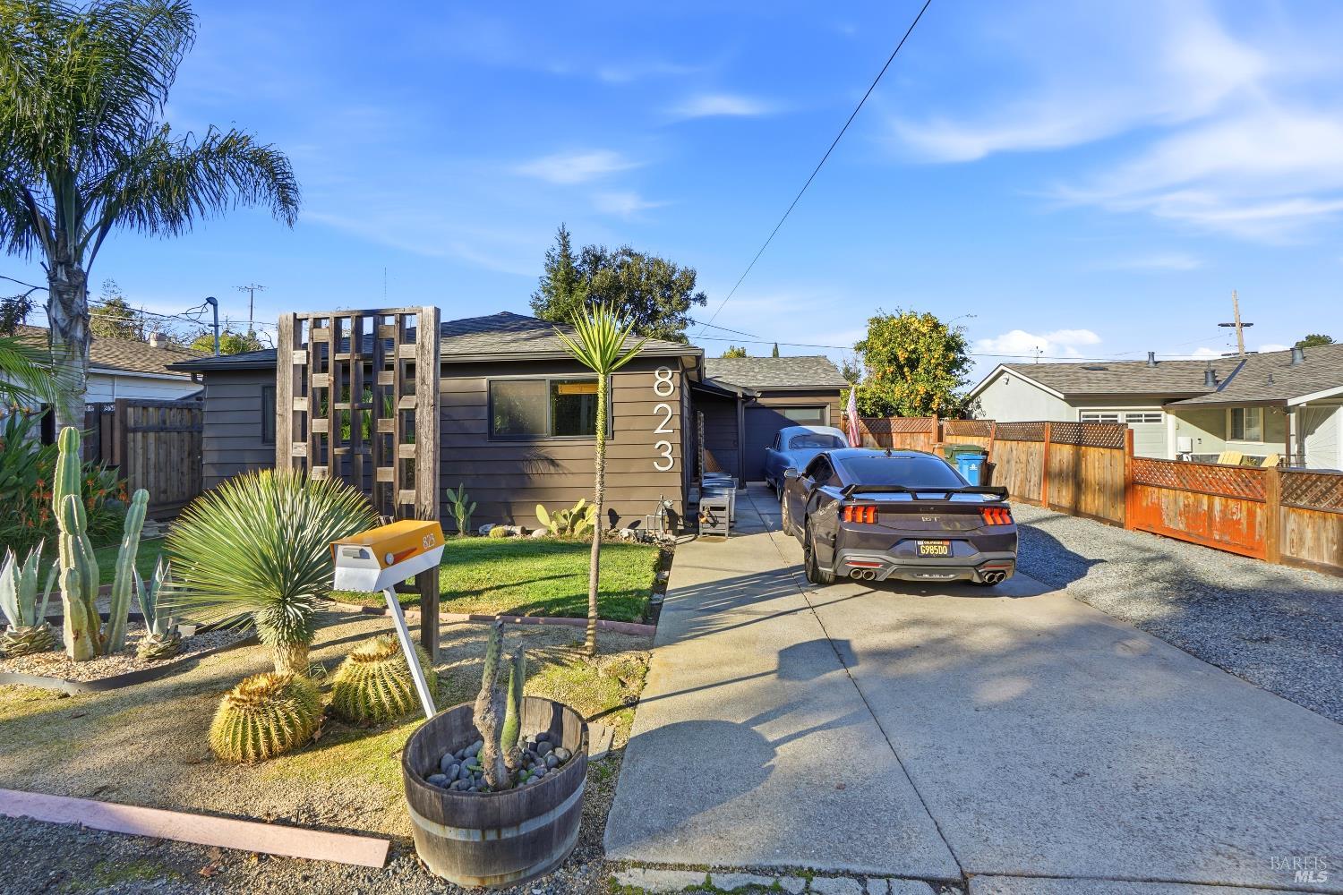 Detail Gallery Image 5 of 39 For 823 Shell Ave, Martinez,  CA 94553 - 3 Beds | 1 Baths