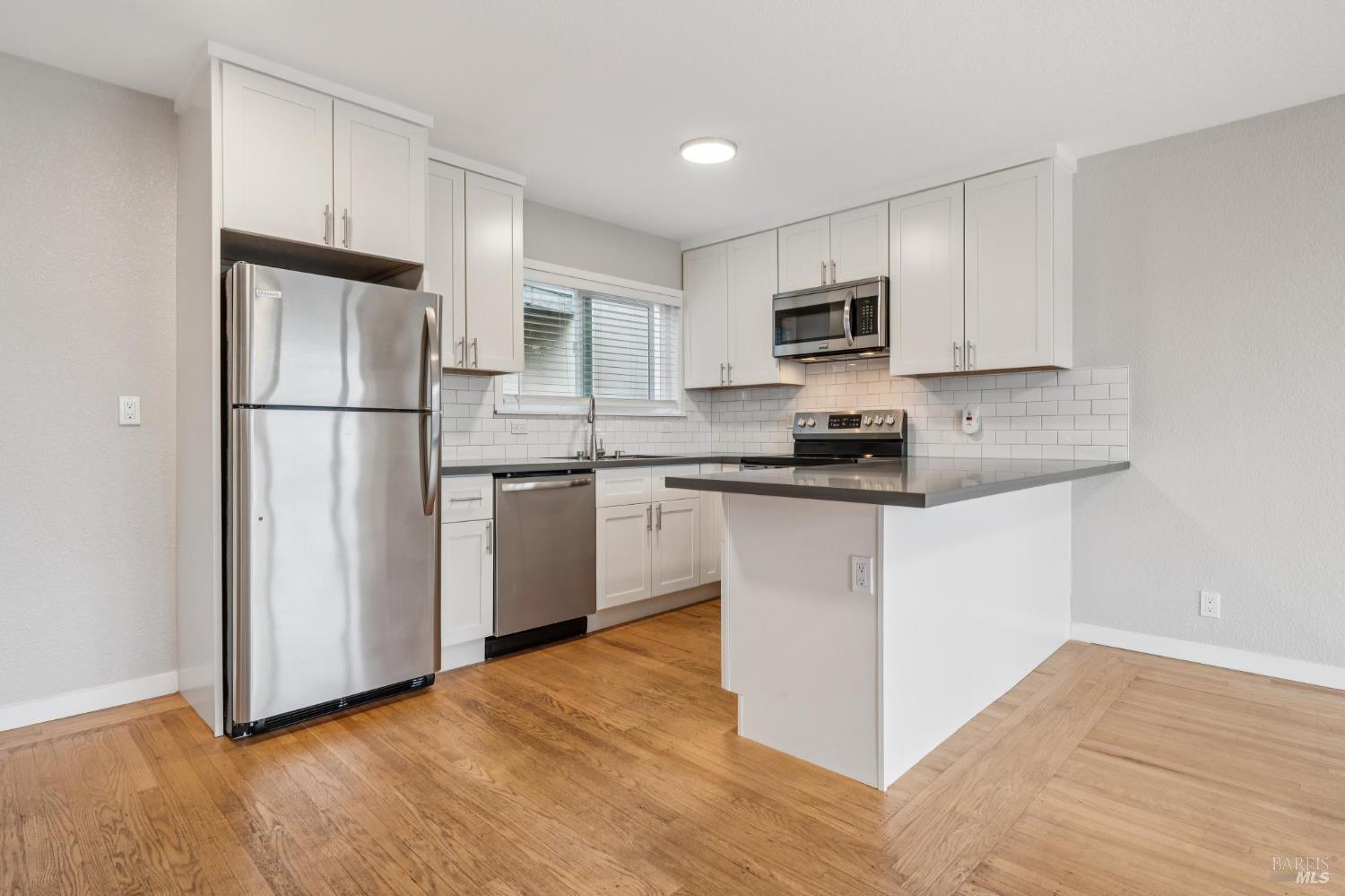 Detail Gallery Image 8 of 23 For 785 Taft Ave #10,  Albany,  CA 94706 - 1 Beds | 1 Baths