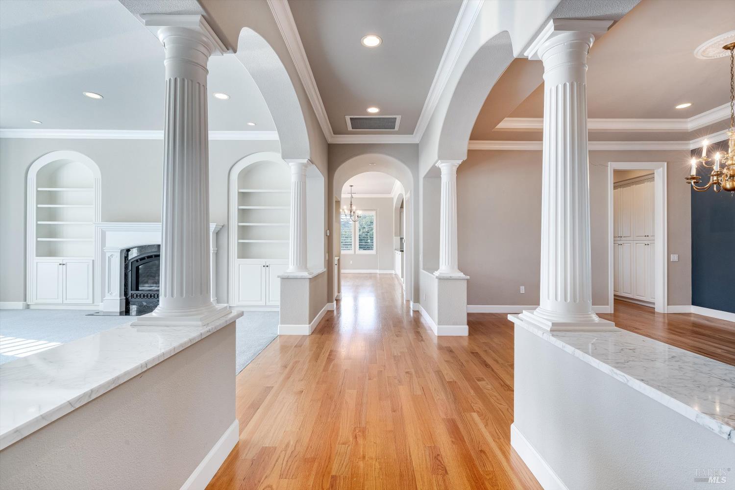 Detail Gallery Image 6 of 48 For 3557 Golf View Ter, Santa Rosa,  CA 95405 - 4 Beds | 3/1 Baths