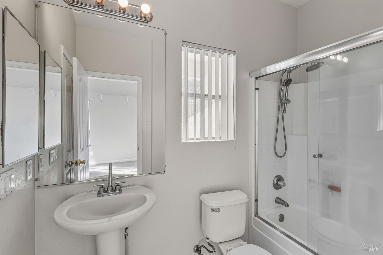 Detail Gallery Image 7 of 52 For 6996 Mortara Ct, Vallejo,  CA 94591 - 4 Beds | 3 Baths