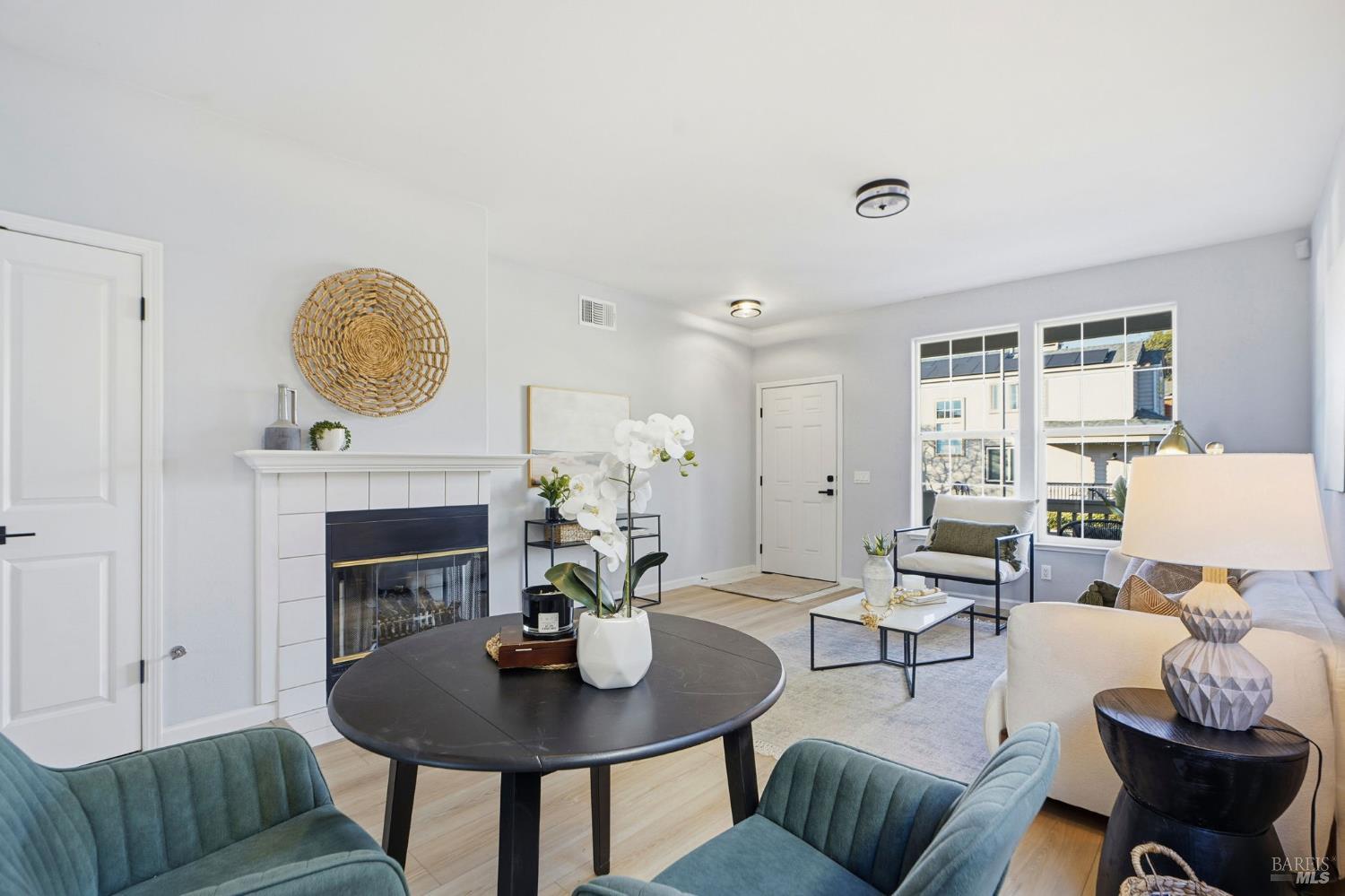 Detail Gallery Image 6 of 40 For 1740 Cork Tree Ln, Santa Rosa,  CA 95404 - 3 Beds | 2/1 Baths