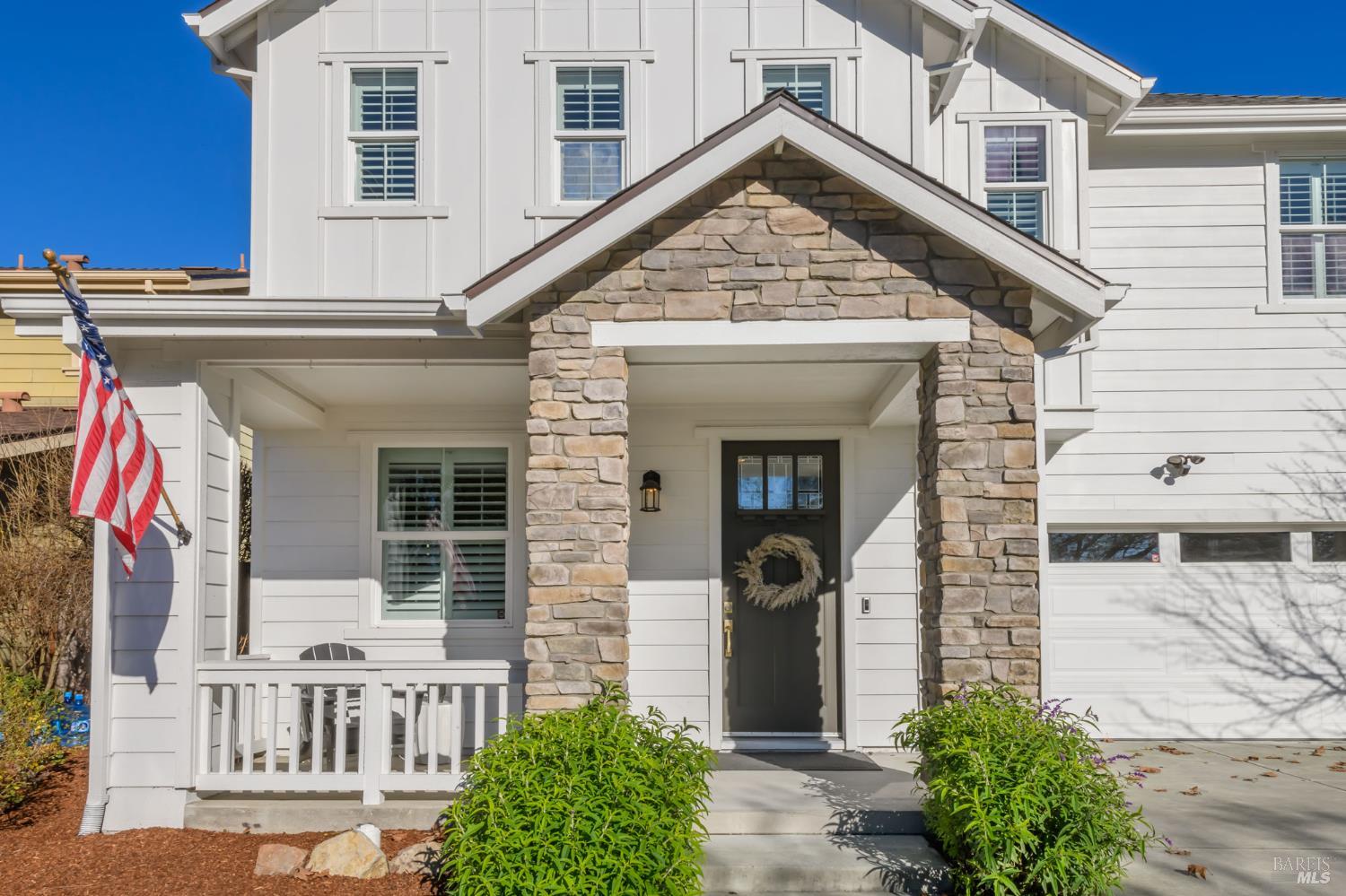 Detail Gallery Image 3 of 46 For 1727 Chinar Dr, Petaluma,  CA 94954 - 4 Beds | 2/1 Baths