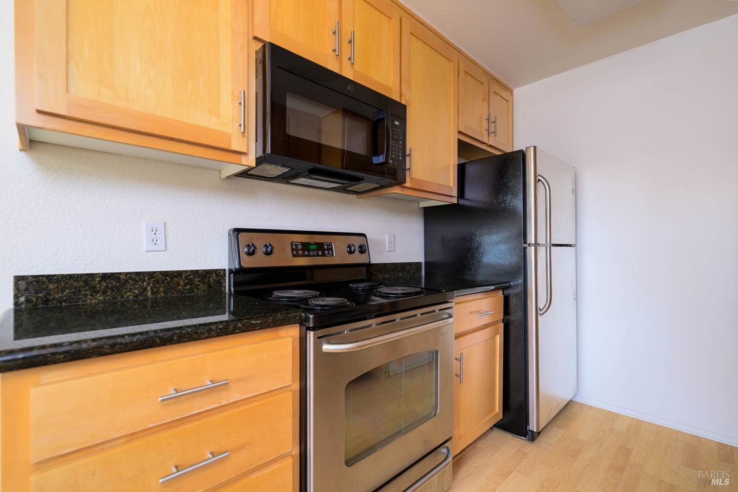 Detail Gallery Image 5 of 11 For 900 Cambridge Dr #114,  Benicia,  CA 94510 - 2 Beds | 1 Baths