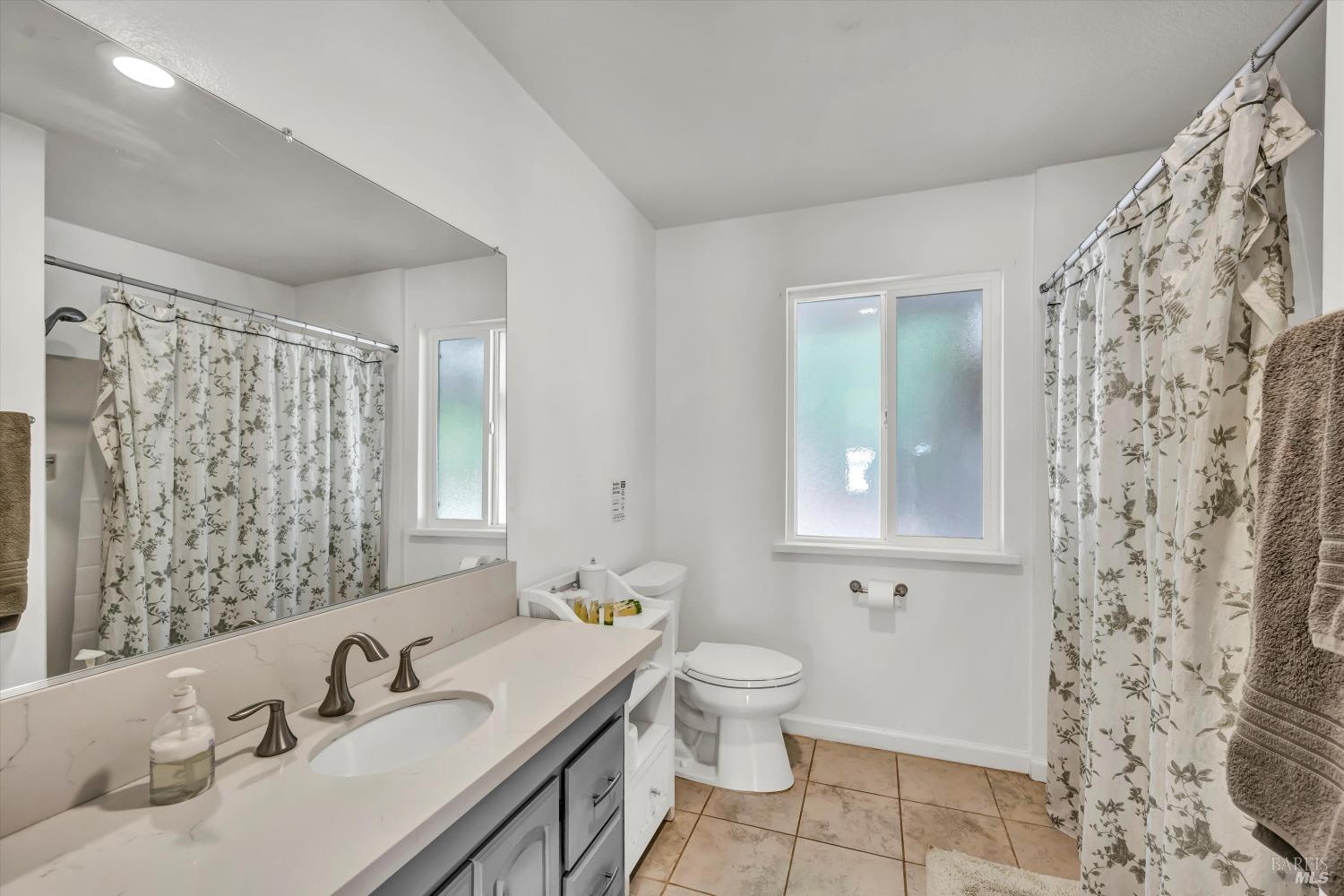 Detail Gallery Image 8 of 31 For 13624 Anderson Rd, Lower Lake,  CA 95457 - 3 Beds | 2 Baths