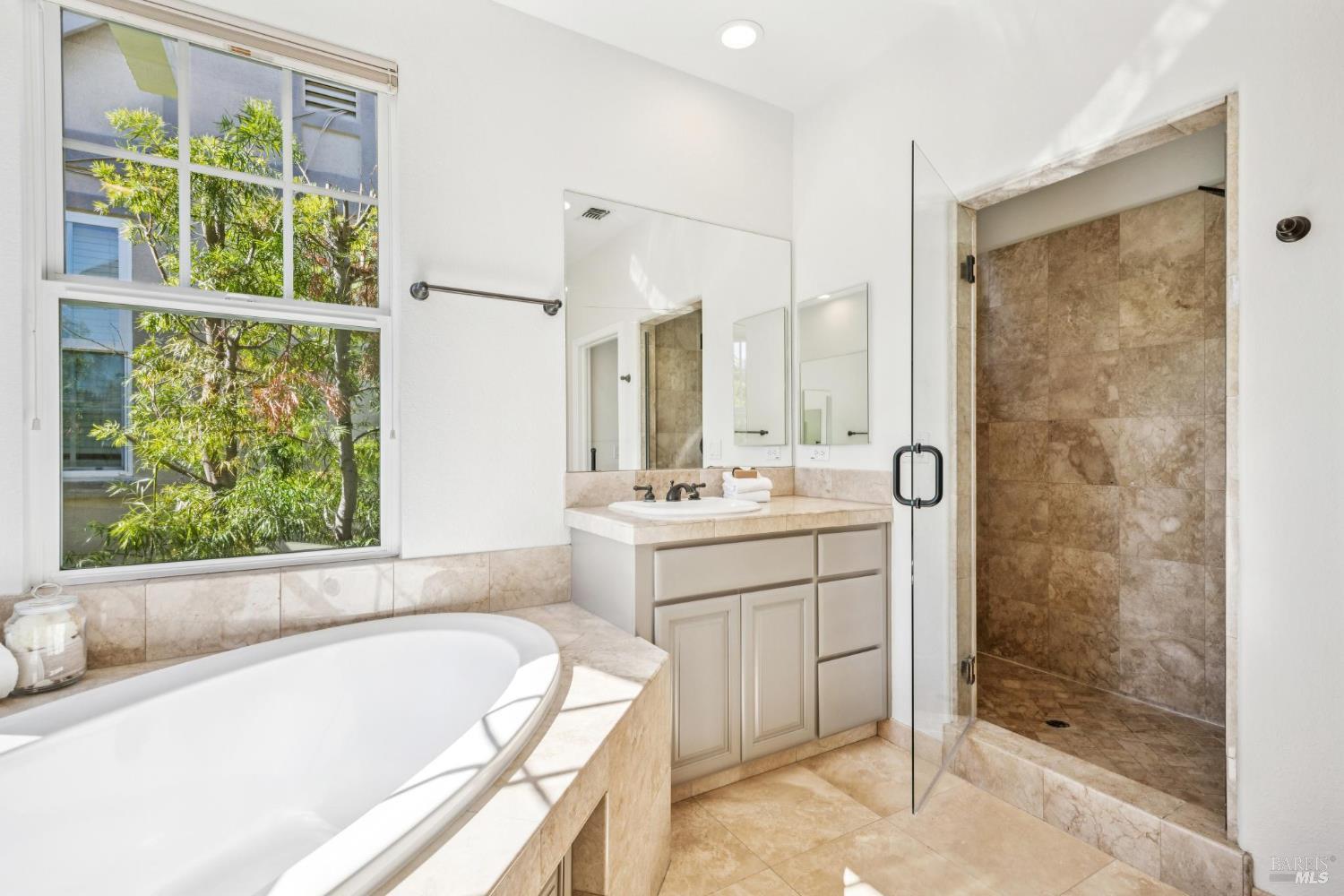 Detail Gallery Image 27 of 38 For 71 Oak Grove Dr, Novato,  CA 94949 - 4 Beds | 3/1 Baths