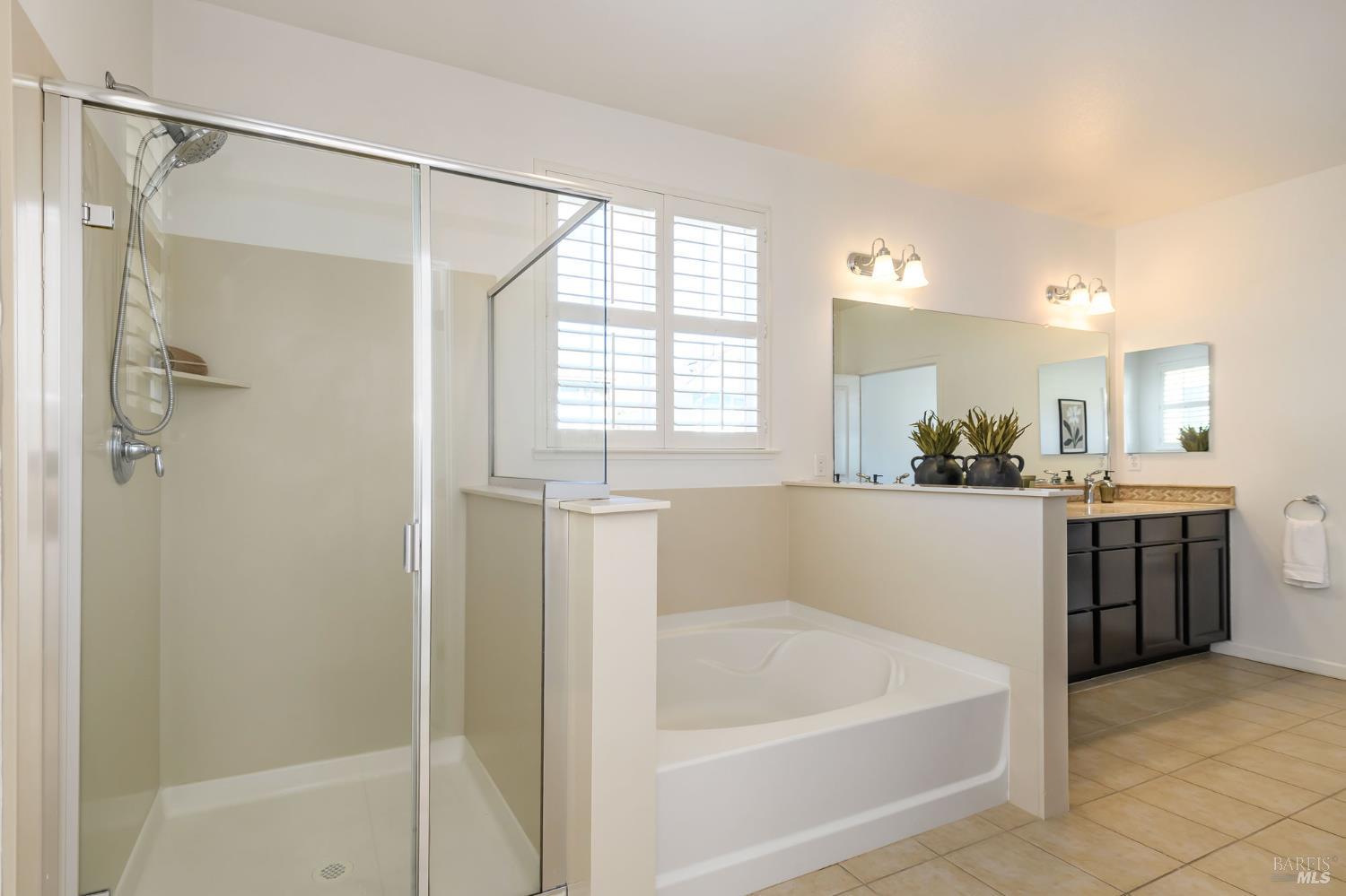 Detail Gallery Image 28 of 46 For 1727 Chinar Dr, Petaluma,  CA 94954 - 4 Beds | 2/1 Baths