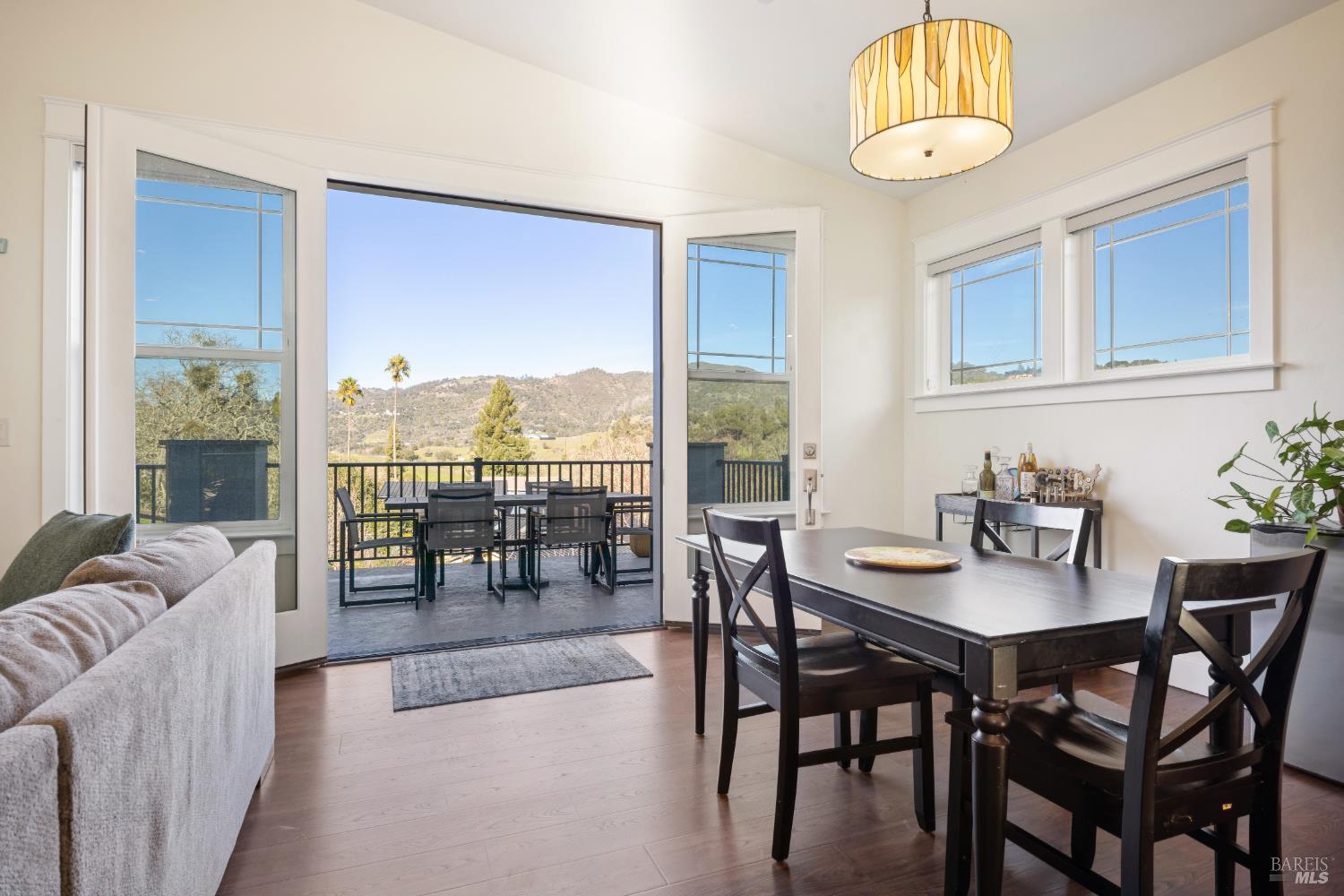 Detail Gallery Image 4 of 62 For 3515 Hidden Hills Dr, Santa Rosa,  CA 95404 - 3 Beds | 3 Baths