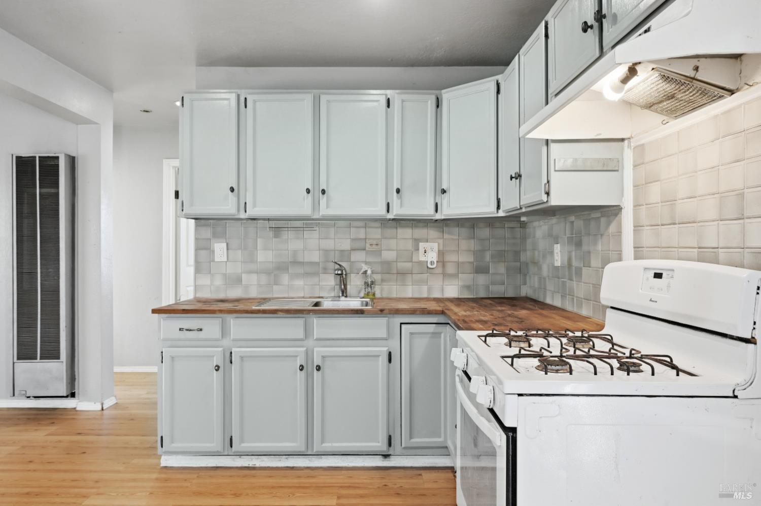 Detail Gallery Image 12 of 32 For 1677 Hearn Ave, Santa Rosa,  CA 95407 - 2 Beds | 1 Baths