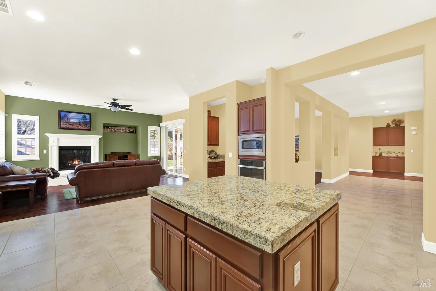 Detail Gallery Image 25 of 86 For 681 Canterbury Cir, Vacaville,  CA 95687 - 3 Beds | 2/1 Baths