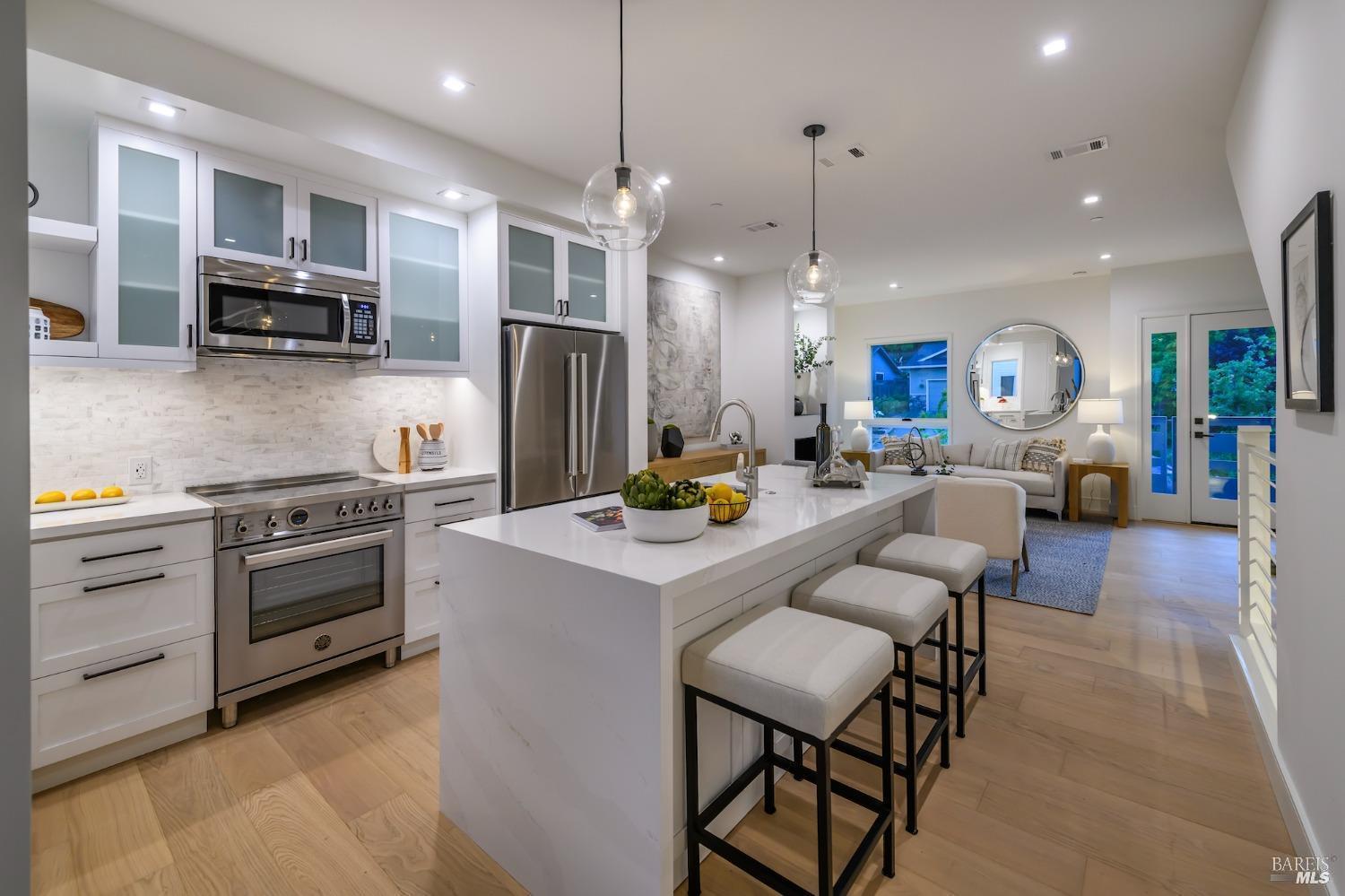 Detail Gallery Image 12 of 26 For 1112 Foster Rd, Napa,  CA 94558 - 2 Beds | 2/1 Baths