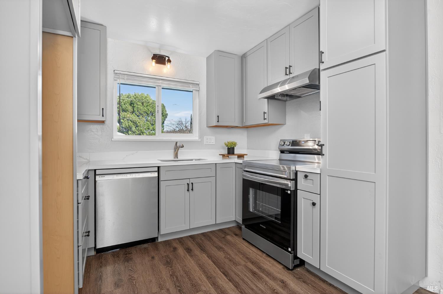 Front Image Thumbnail for BA326000404