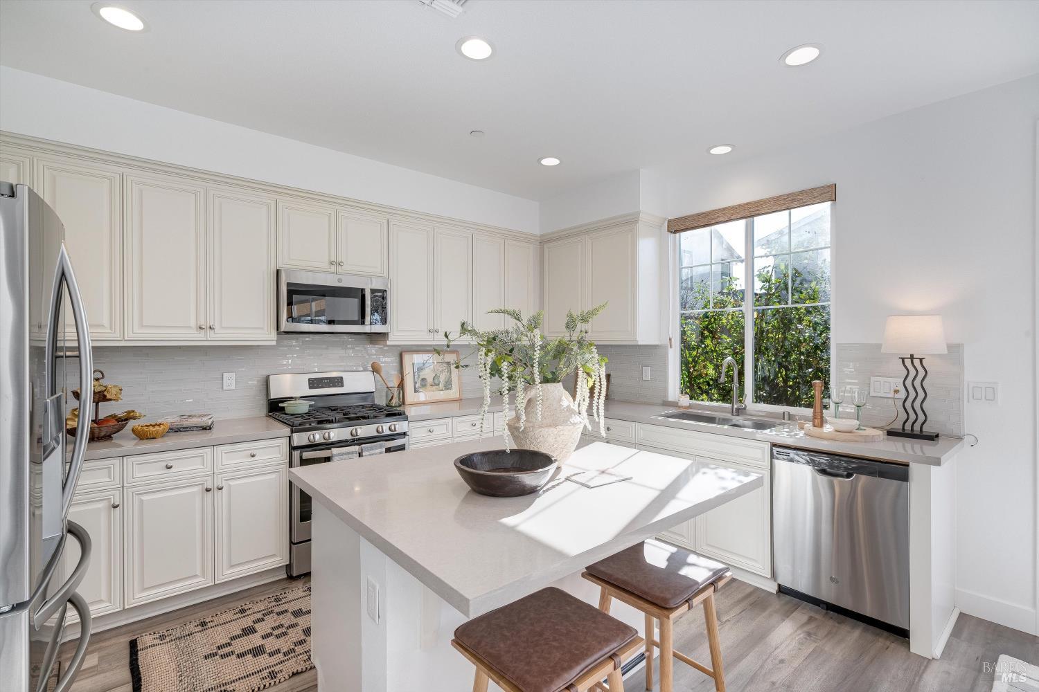 Detail Gallery Image 16 of 62 For 2560 Red Willow Dr, Santa Rosa,  CA 95403 - 4 Beds | 3 Baths