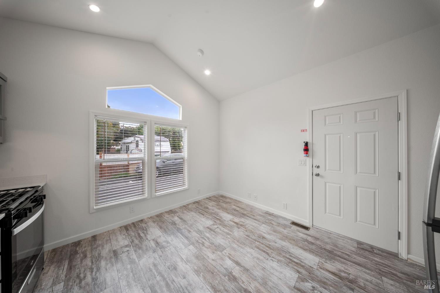 Detail Gallery Image 9 of 16 For 742 Francisco W Blvd B12, San Rafael,  CA 94901 - 1 Beds | 1 Baths