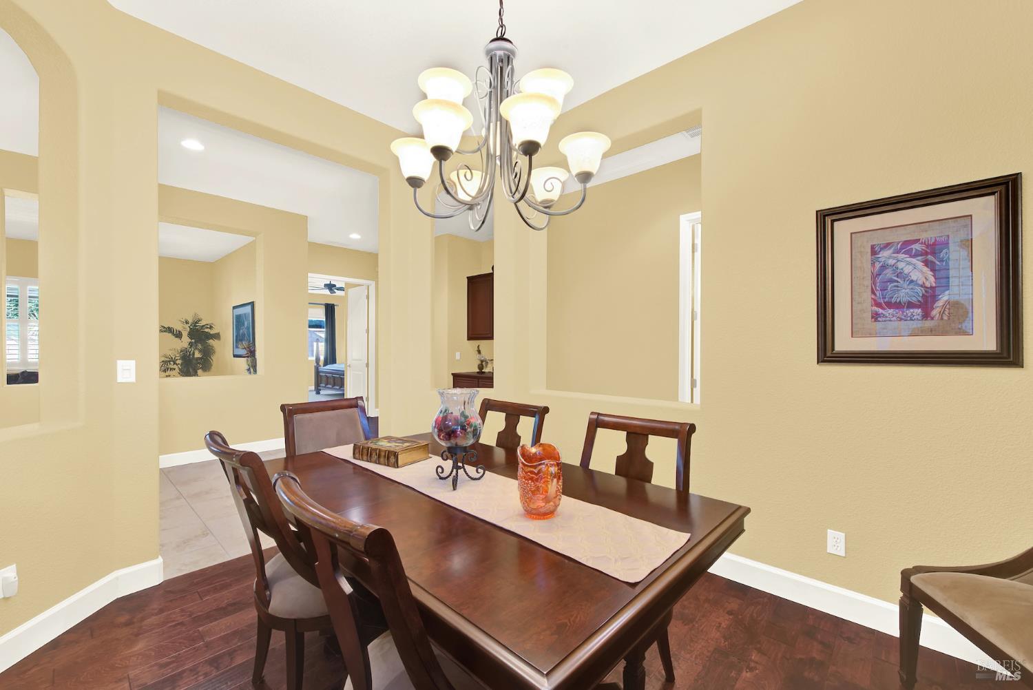 Detail Gallery Image 10 of 86 For 681 Canterbury Cir, Vacaville,  CA 95687 - 3 Beds | 2/1 Baths