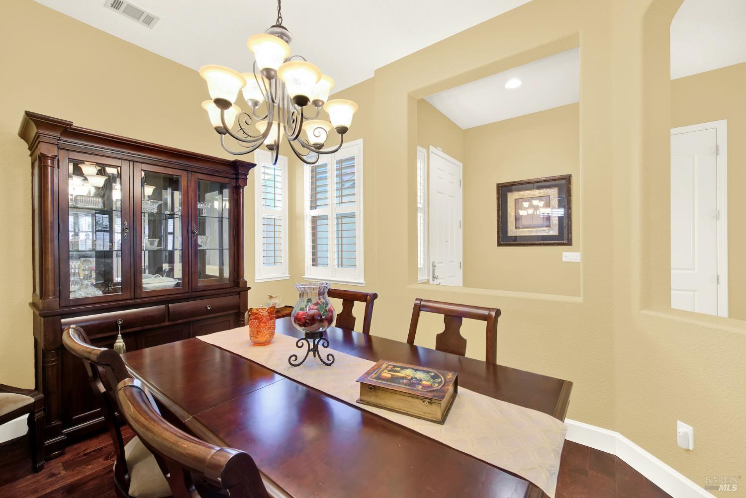 Detail Gallery Image 9 of 86 For 681 Canterbury Cir, Vacaville,  CA 95687 - 3 Beds | 2/1 Baths