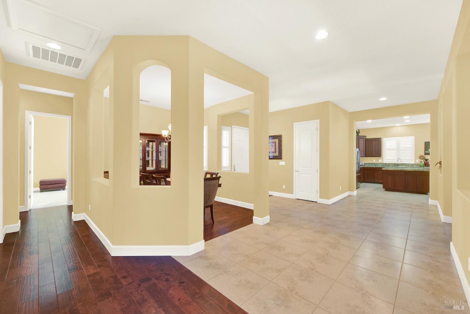 Detail Gallery Image 33 of 86 For 681 Canterbury Cir, Vacaville,  CA 95687 - 3 Beds | 2/1 Baths