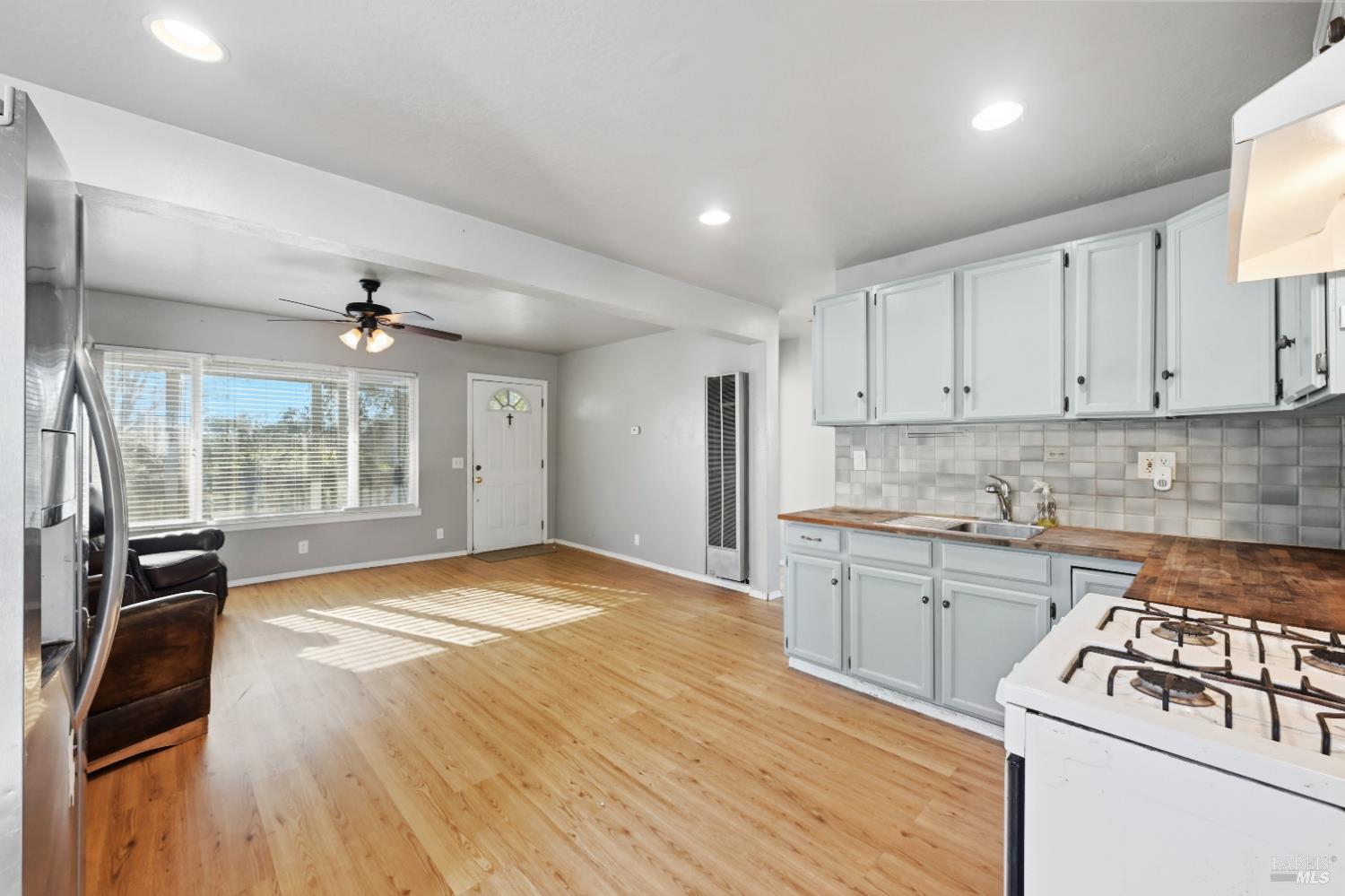 Detail Gallery Image 14 of 32 For 1677 Hearn Ave, Santa Rosa,  CA 95407 - 2 Beds | 1 Baths