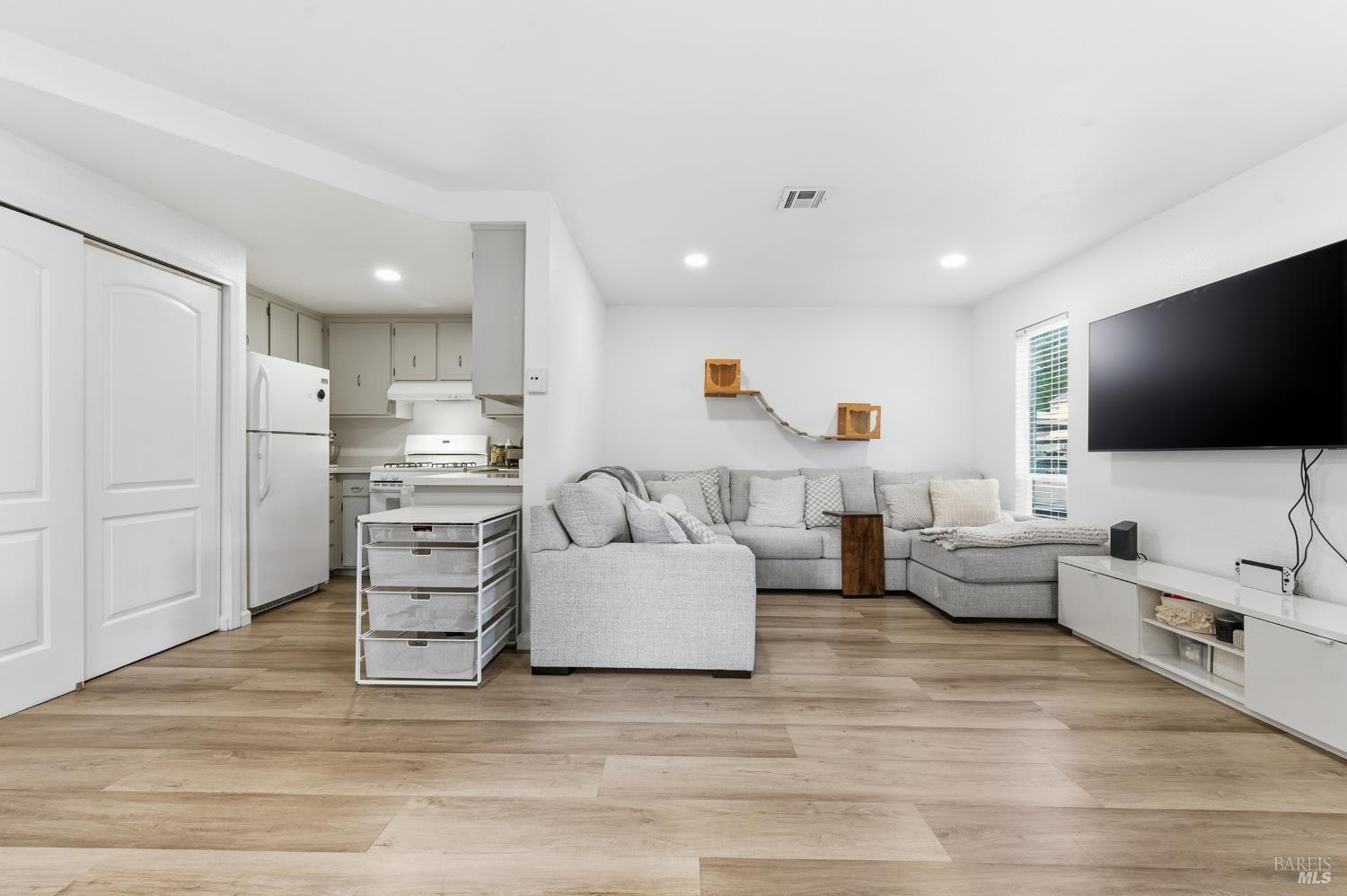 Detail Gallery Image 5 of 30 For 50 El Basset Ct, Fairfield,  CA 94533 - 2 Beds | 1 Baths