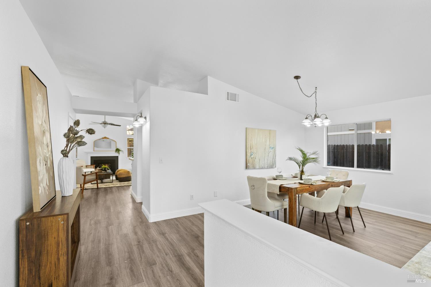 Detail Gallery Image 4 of 45 For 695 Fountain Way, Dixon,  CA 95620 - 4 Beds | 2 Baths