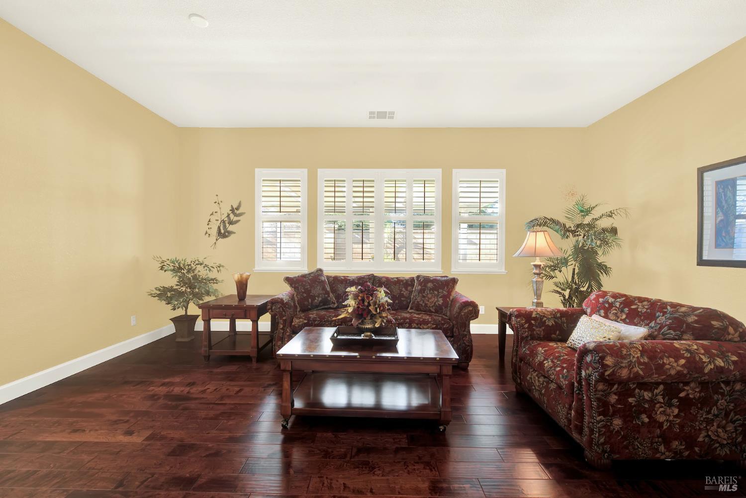 Detail Gallery Image 14 of 86 For 681 Canterbury Cir, Vacaville,  CA 95687 - 3 Beds | 2/1 Baths