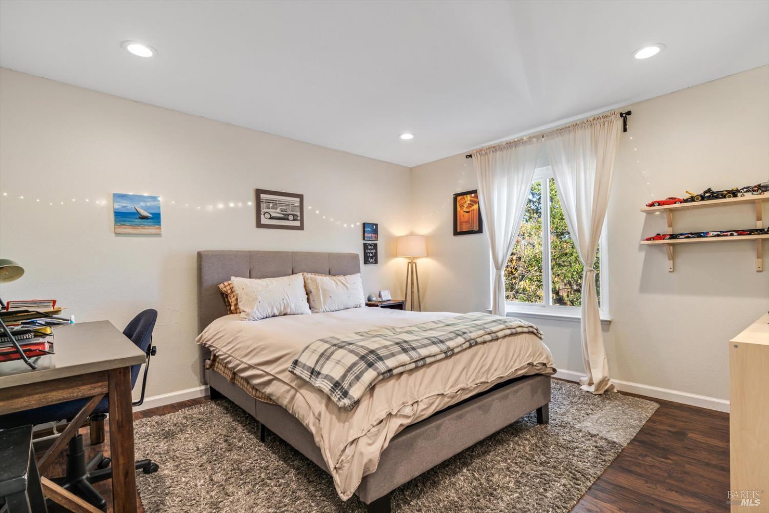 Detail Gallery Image 19 of 27 For 5127 Oak Park Way, Santa Rosa,  CA 95409 - 4 Beds | 3 Baths