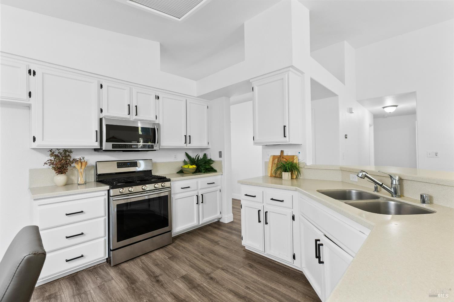 Detail Gallery Image 14 of 45 For 695 Fountain Way, Dixon,  CA 95620 - 4 Beds | 2 Baths