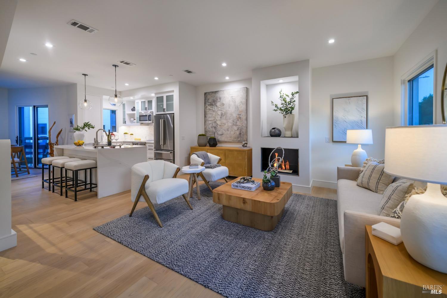 Detail Gallery Image 8 of 26 For 1112 Foster Rd, Napa,  CA 94558 - 2 Beds | 2/1 Baths