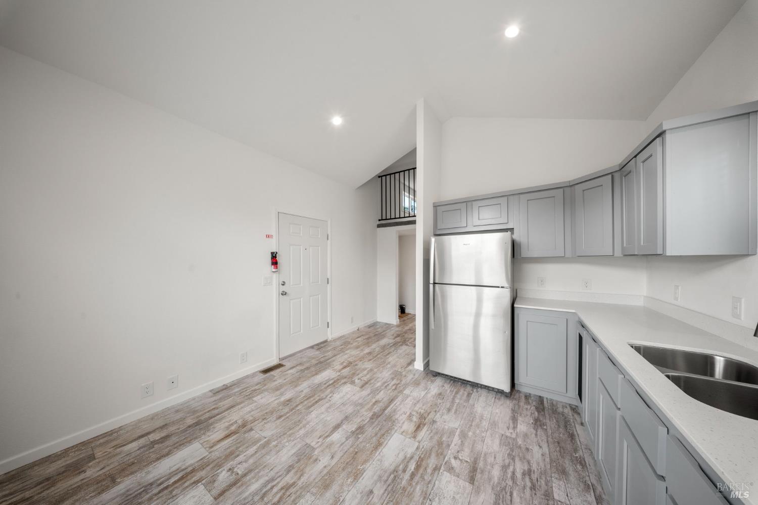 Detail Gallery Image 10 of 16 For 742 Francisco W Blvd B12, San Rafael,  CA 94901 - 1 Beds | 1 Baths