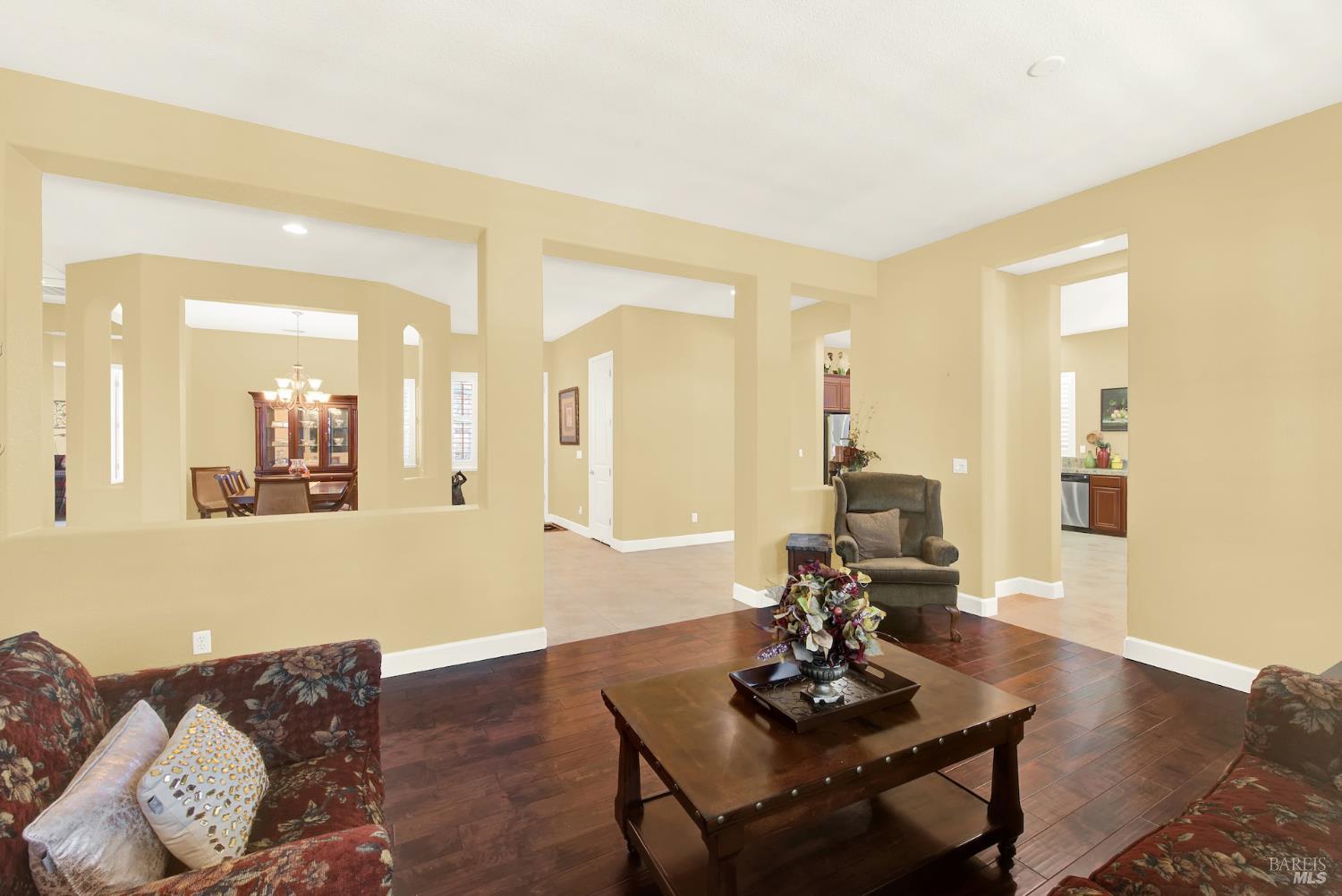 Detail Gallery Image 16 of 86 For 681 Canterbury Cir, Vacaville,  CA 95687 - 3 Beds | 2/1 Baths