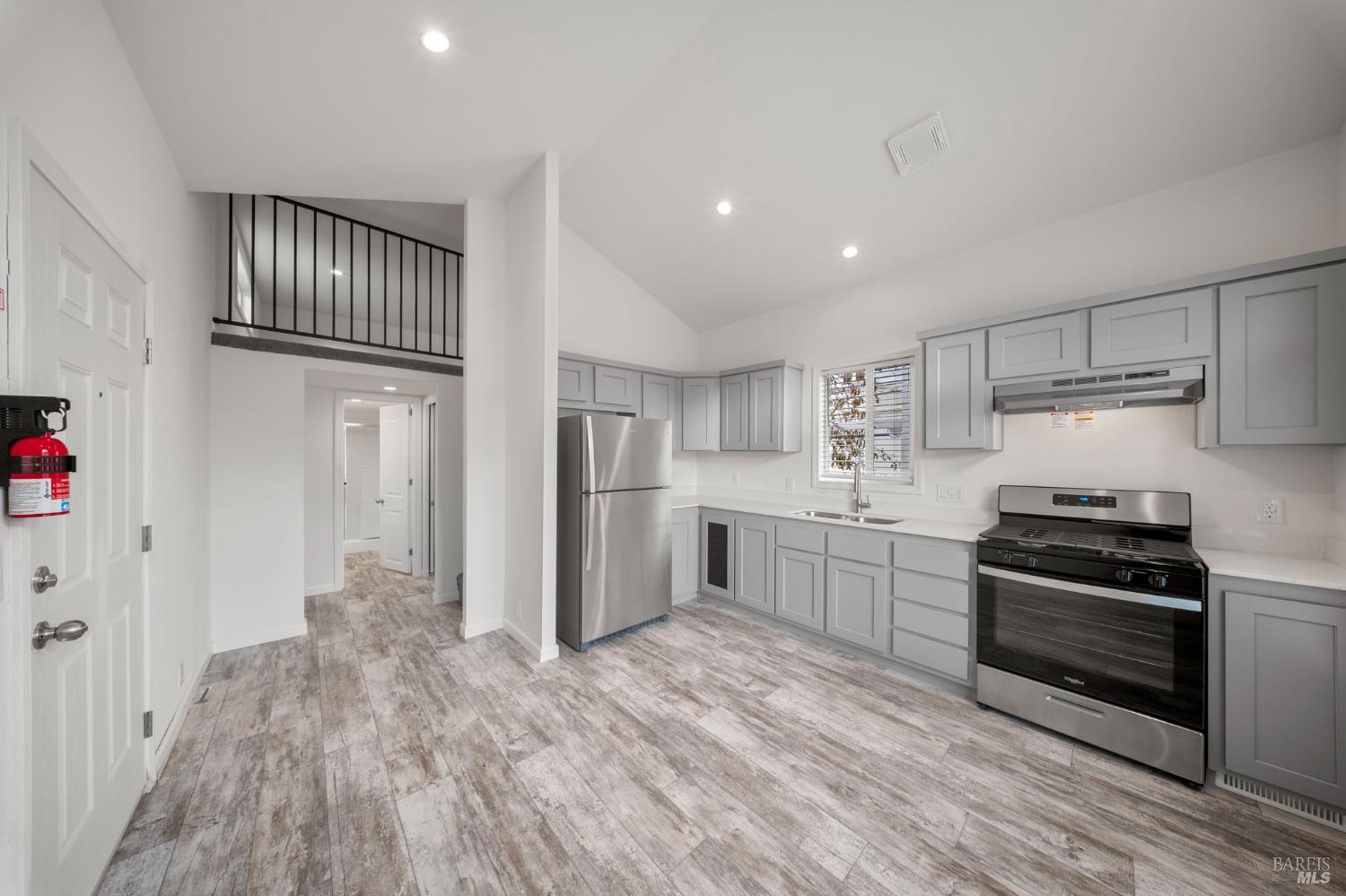 Detail Gallery Image 8 of 16 For 742 Francisco W Blvd B12, San Rafael,  CA 94901 - 1 Beds | 1 Baths