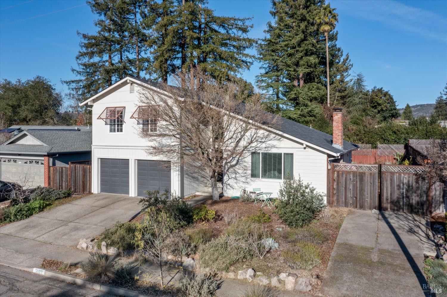 Detail Gallery Image 2 of 27 For 5127 Oak Park Way, Santa Rosa,  CA 95409 - 4 Beds | 3 Baths