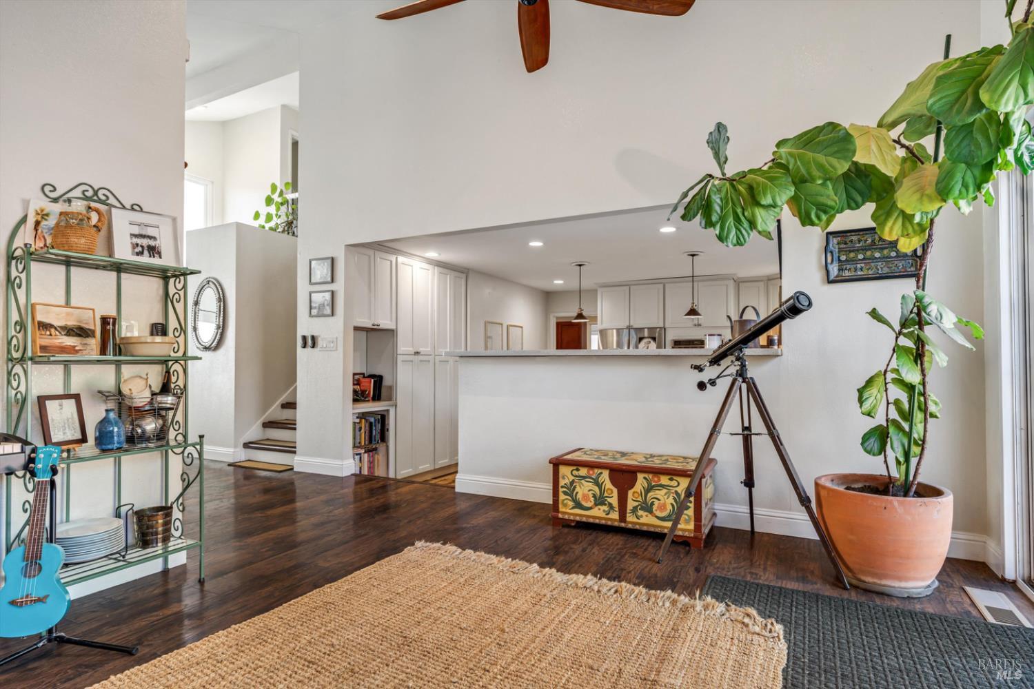 Detail Gallery Image 10 of 27 For 5127 Oak Park Way, Santa Rosa,  CA 95409 - 4 Beds | 3 Baths