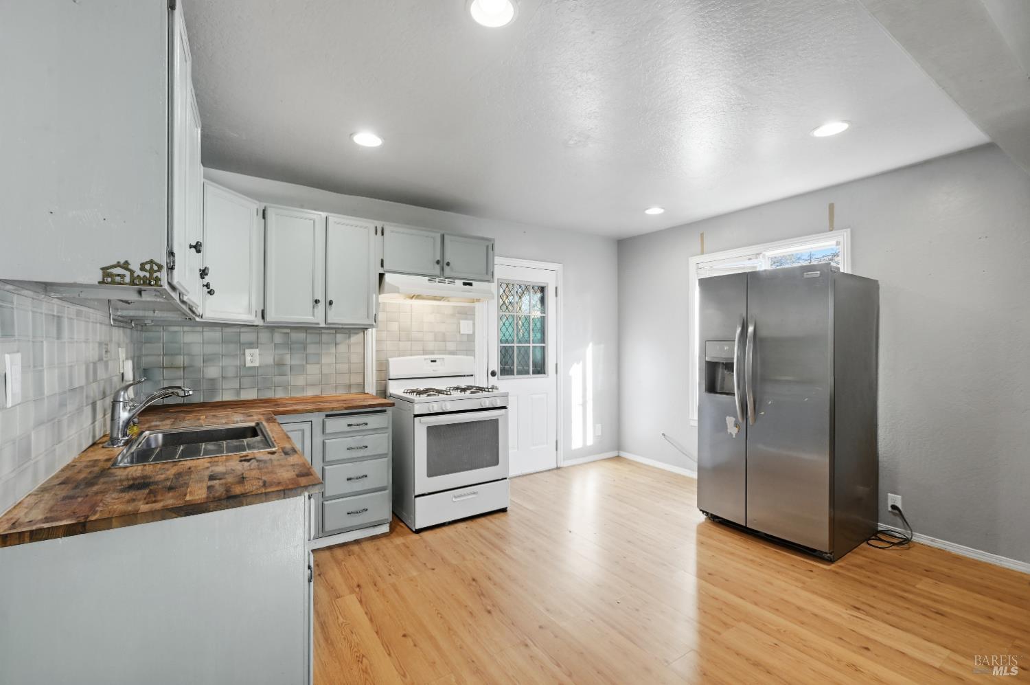 Detail Gallery Image 13 of 32 For 1677 Hearn Ave, Santa Rosa,  CA 95407 - 2 Beds | 1 Baths