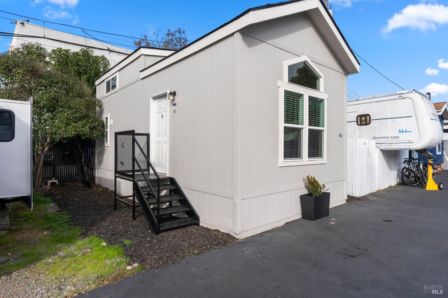 Detail Gallery Image 3 of 16 For 742 Francisco W Blvd B12, San Rafael,  CA 94901 - 1 Beds | 1 Baths