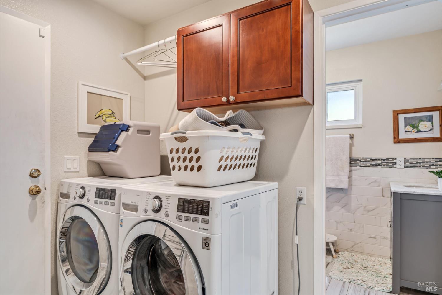 Detail Gallery Image 14 of 27 For 5127 Oak Park Way, Santa Rosa,  CA 95409 - 4 Beds | 3 Baths