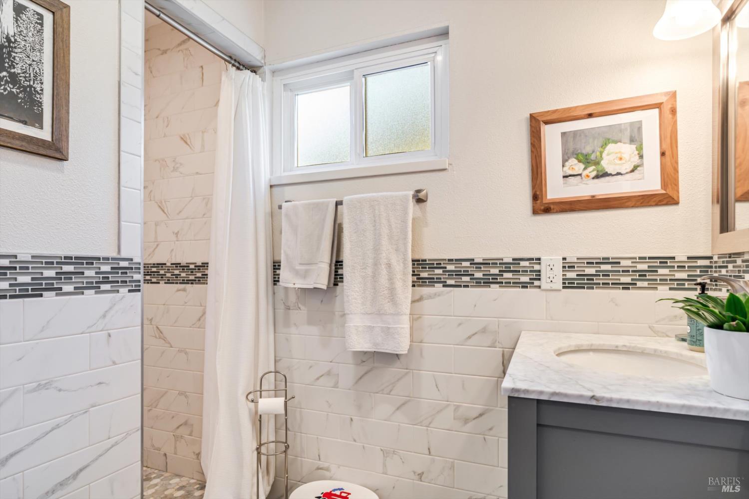 Detail Gallery Image 15 of 27 For 5127 Oak Park Way, Santa Rosa,  CA 95409 - 4 Beds | 3 Baths