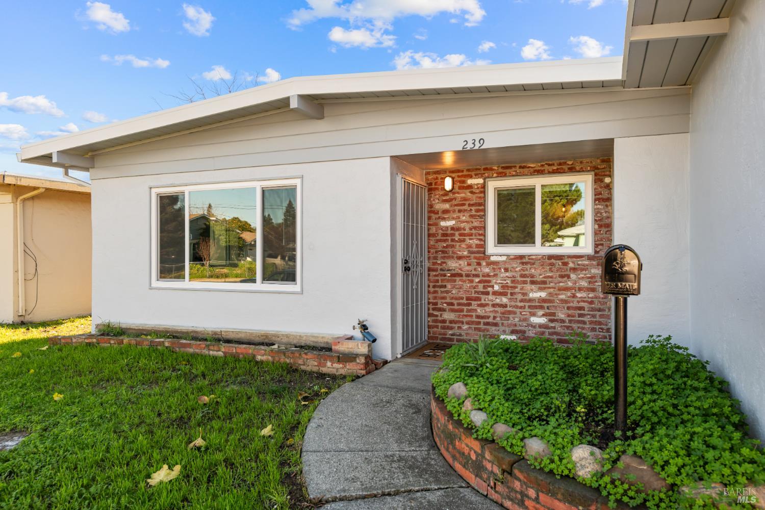 Detail Gallery Image 2 of 44 For 239 Deodara St, Vacaville,  CA 95688 - 3 Beds | 2 Baths