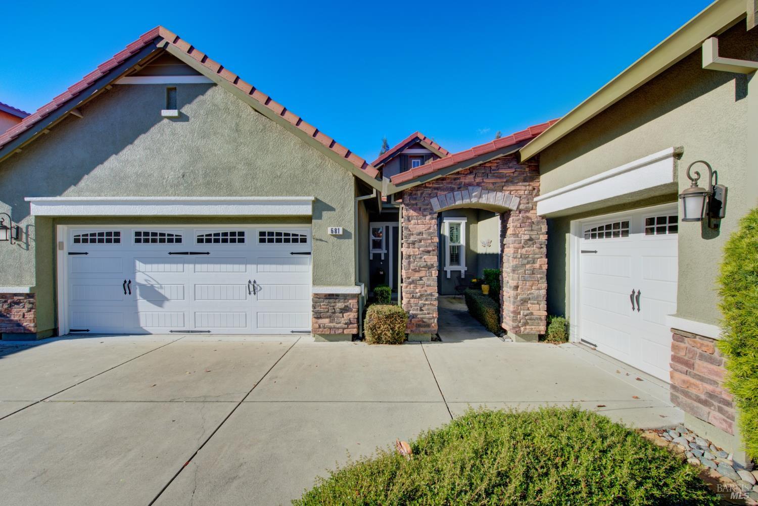 Detail Gallery Image 2 of 86 For 681 Canterbury Cir, Vacaville,  CA 95687 - 3 Beds | 2/1 Baths