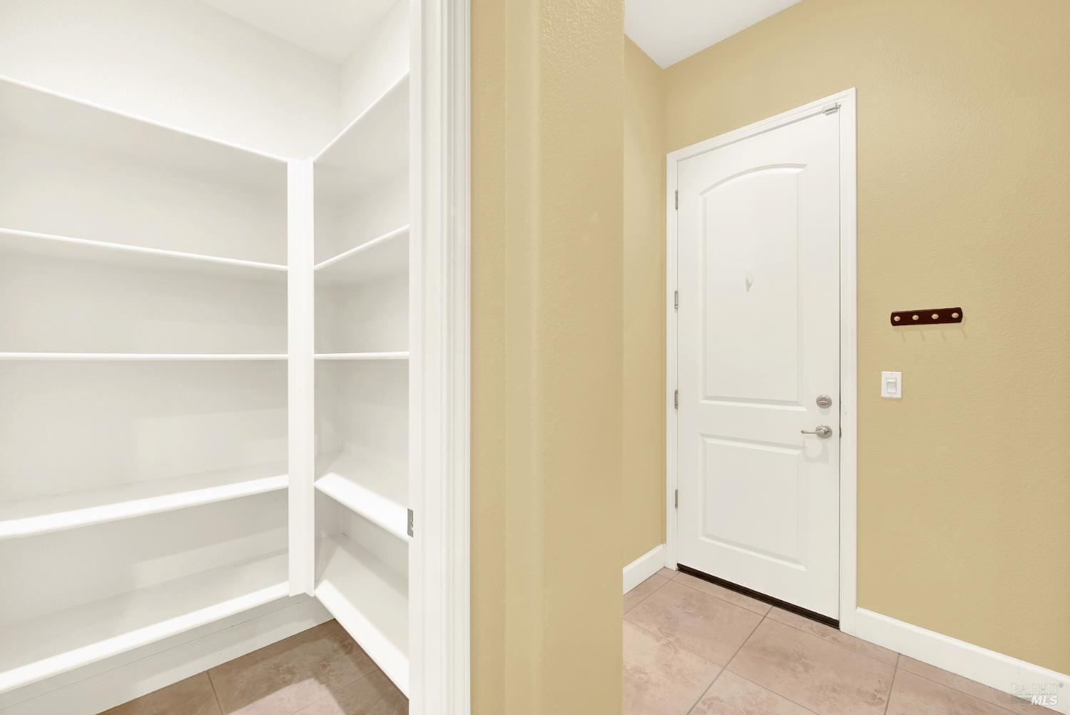 Detail Gallery Image 55 of 86 For 681 Canterbury Cir, Vacaville,  CA 95687 - 3 Beds | 2/1 Baths