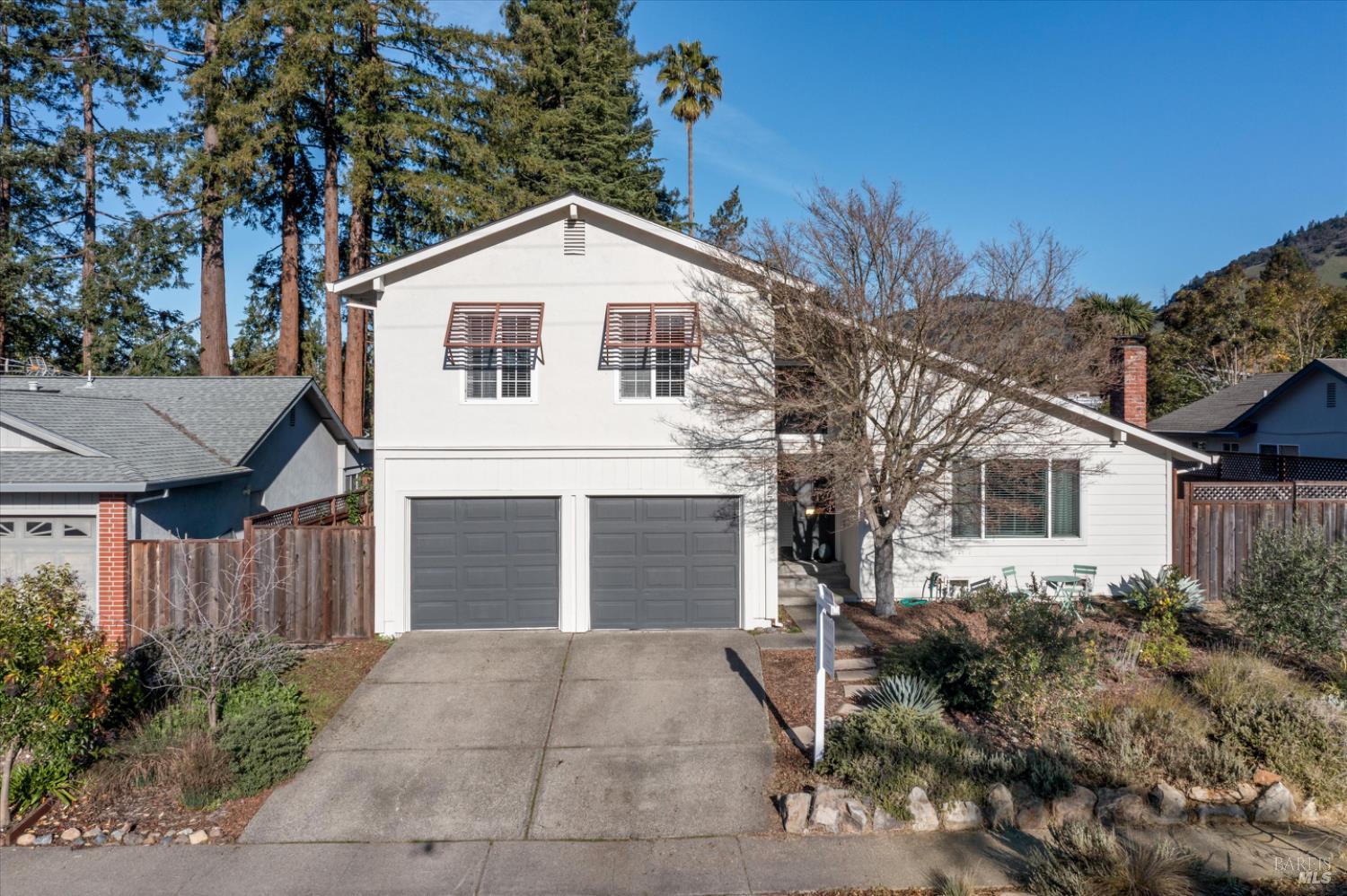 Detail Gallery Image 4 of 27 For 5127 Oak Park Way, Santa Rosa,  CA 95409 - 4 Beds | 3 Baths