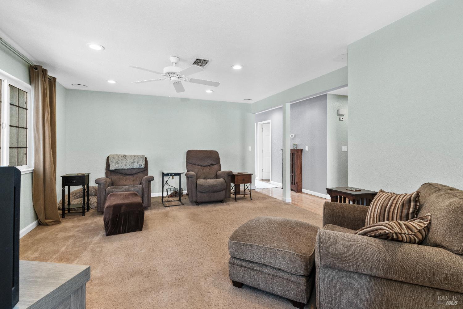 Detail Gallery Image 11 of 48 For 230 James Ct, Vacaville,  CA 95687 - 3 Beds | 2 Baths