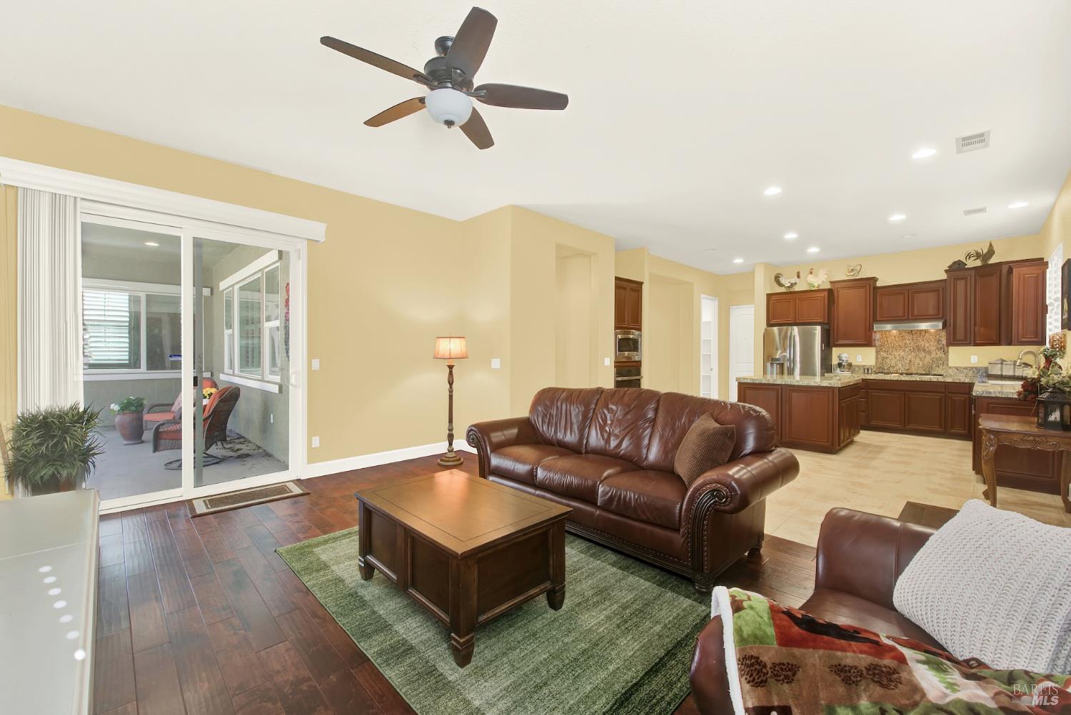 Detail Gallery Image 32 of 86 For 681 Canterbury Cir, Vacaville,  CA 95687 - 3 Beds | 2/1 Baths