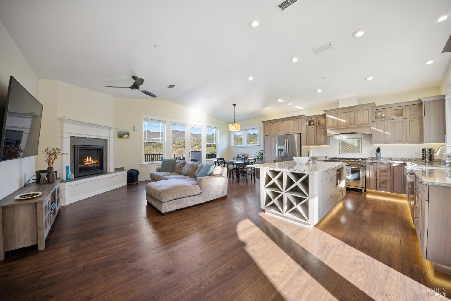 Detail Gallery Image 5 of 62 For 3515 Hidden Hills Dr, Santa Rosa,  CA 95404 - 3 Beds | 3 Baths