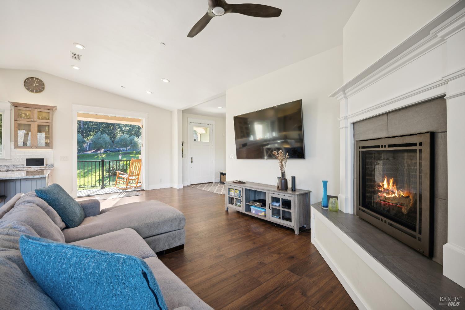 Detail Gallery Image 7 of 62 For 3515 Hidden Hills Dr, Santa Rosa,  CA 95404 - 3 Beds | 3 Baths