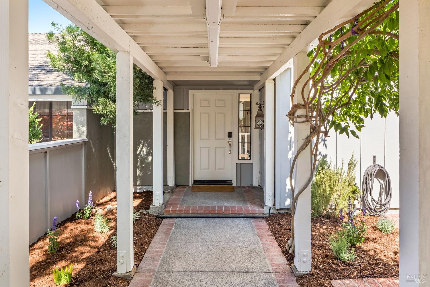 Detail Gallery Image 5 of 24 For 18105 Vassar Ct, Sonoma,  CA 95476 - 3 Beds | 2/1 Baths