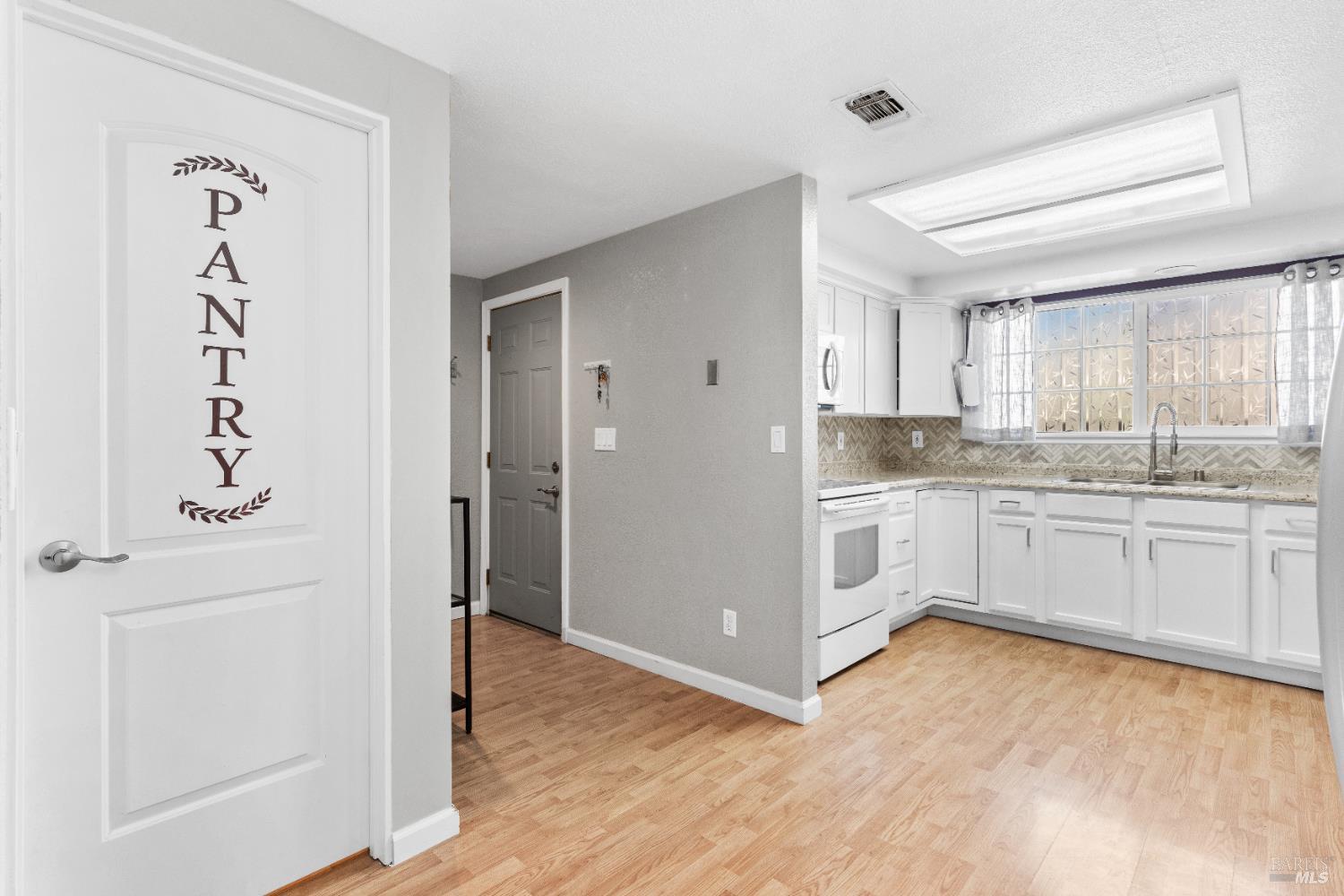 Detail Gallery Image 12 of 48 For 230 James Ct, Vacaville,  CA 95687 - 3 Beds | 2 Baths